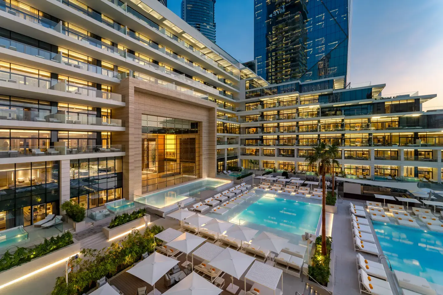 FIVE LUXE
